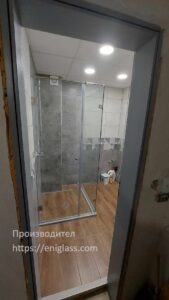 душ кабина с прозрачни стъкла и датски обков с клиър вижън стъкло